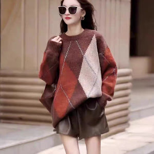Áo len dài tay cổ tròn hoa văn hình thoi lệch màu - NU9571