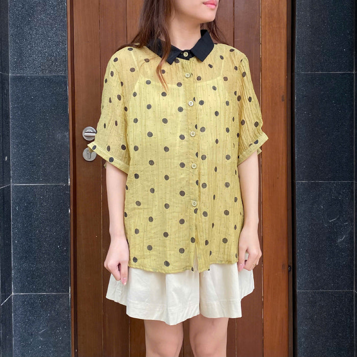 Áo sơ mi ngắn tay cổ pipi lệch màu chấm bi - A707