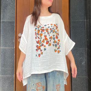 Áo T-shirt linen ngắn tay cổ tròn in những chiếc lá trái tim - NU10486