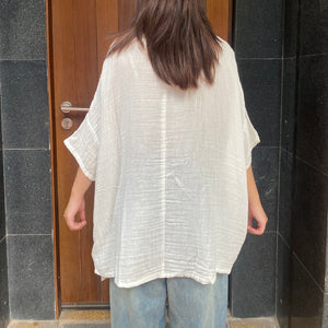 Áo T-shirt linen ngắn tay cổ tròn in những chiếc lá trái tim - NU10486
