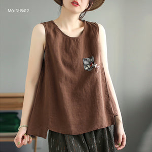 Áo T-shirt linen sát nách cổ tròn túi caro thêu hoa - NU8412