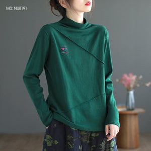 Áo T-shirt dài tay cổ lọ thêu tam giác trước ngực - NU8190