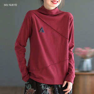 Áo T-shirt dài tay cổ lọ thêu tam giác trước ngực - NU8190
