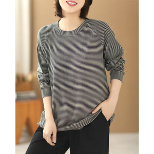 Áo T-shirt dài tay cổ tròn kẻ sọc nhỏ - NU7696
