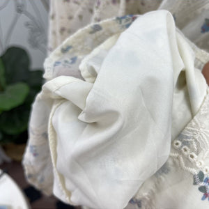 Áo sơ mi linen dài tay cổ tròn in hoa lá thêu ren hai lớp - NU8615