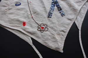 Khăn linen tam giác thêu hoa lá - NU4967