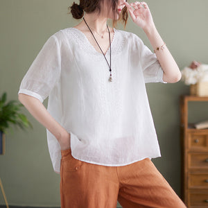 Áo T-shirt linen ngắn tay cổ V thêu hình học đối xứng - NU7330