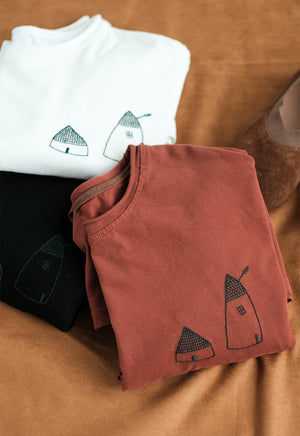 Áo T-shirt dài tay cổ tròn thêu ngôi nhà nhỏ - NU7961
