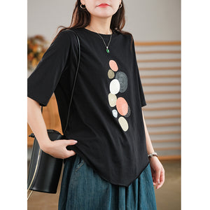 Áo T-shirt ngắn tay cổ tròn vạt chéo in những vòng tròn - NU7243