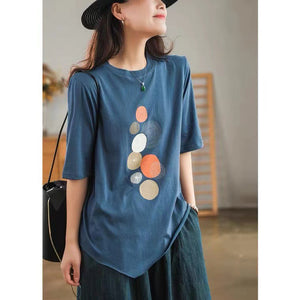 Áo T-shirt ngắn tay cổ tròn vạt chéo in những vòng tròn - NU7243