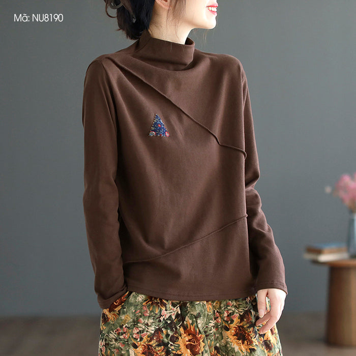 Áo T-shirt dài tay cổ lọ thêu tam giác trước ngực - NU8190