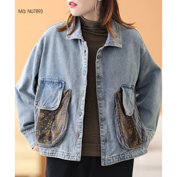 Áo khoác denim dài tay cổ đức hai túi tròn phối hoa lá - NU7893