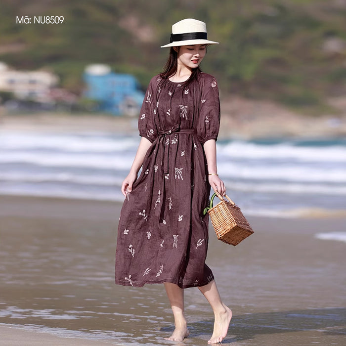 Đầm liền linen ngắn tay cổ xếp ly thêu hoa lá đơn sắc - NU8509