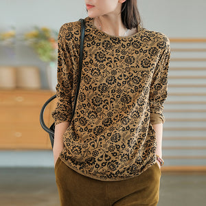Áo T-shirt dài tay cổ tròn in retro một túi nhỏ - NU7781