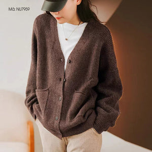 Áo khoác len dệt kim dài tay hai cổ V hai túi vuông - NU7958
