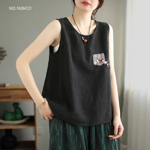 Áo T-shirt linen sát nách cổ tròn túi caro thêu hoa - NU8412