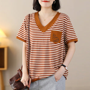 Áo T-shirt ngắn tay cổ V kẻ sọc một túi nhỏ - NU8535