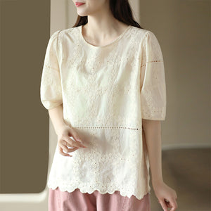 Áo T-shirt ngắn tay cổ tròn thêu những bông hoa - NU8613