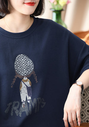 Áo T-shirt ngắn tay cổ tròn in cô bé có bím tóc - NU8428