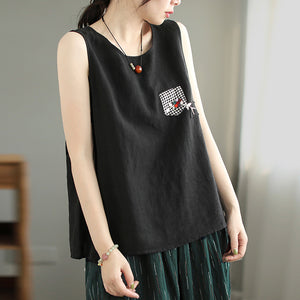 Áo T-shirt linen sát nách cổ tròn túi caro thêu hoa - NU8412