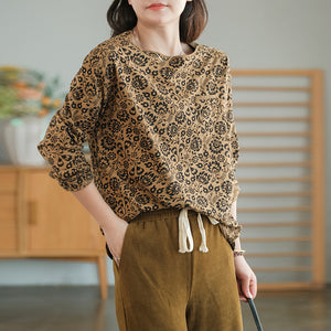 Áo T-shirt dài tay cổ tròn in retro một túi nhỏ - NU7781