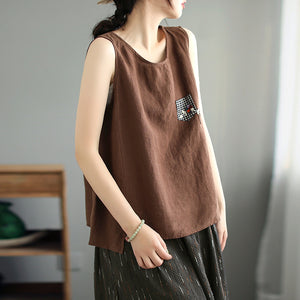 Áo T-shirt linen sát nách cổ tròn túi caro thêu hoa - NU8412