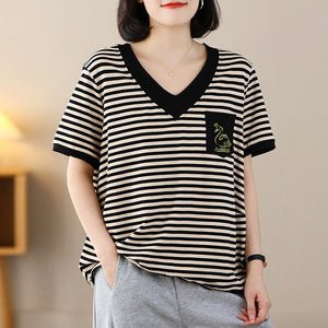 Áo T-shirt ngắn tay cổ V kẻ sọc một túi nhỏ - NU8535