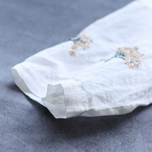 Áo sơ mi linen tay lửng cổ tròn thêu hoa vạt bo tròn - NU8411