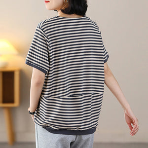 Áo T-shirt ngắn tay cổ V kẻ sọc một túi nhỏ - NU8535