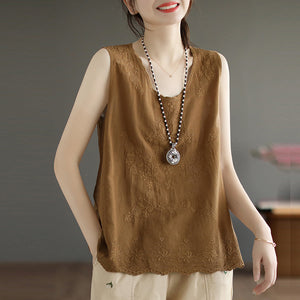 Áo T-shirt sát nách cổ tròn thêu hoa văn vòng xoáy - NU7448