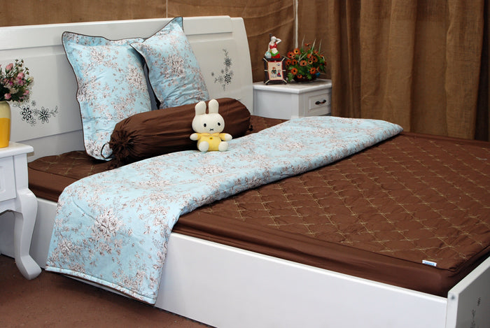 BỘ CHĂN GA THÔ LỤA HOA NÂU NỀN XANH DA TRỜI - CG00427
