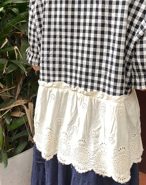 Áo sơ mi linen Morigirl ngắn tay cổ tròn xếp ly kiểu hai tầng - NU8323