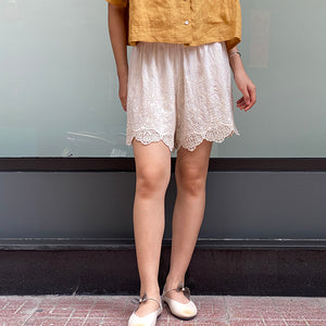 Quần sooc linen lưng thun thêu những bông hoa tuyết  - NU8477
